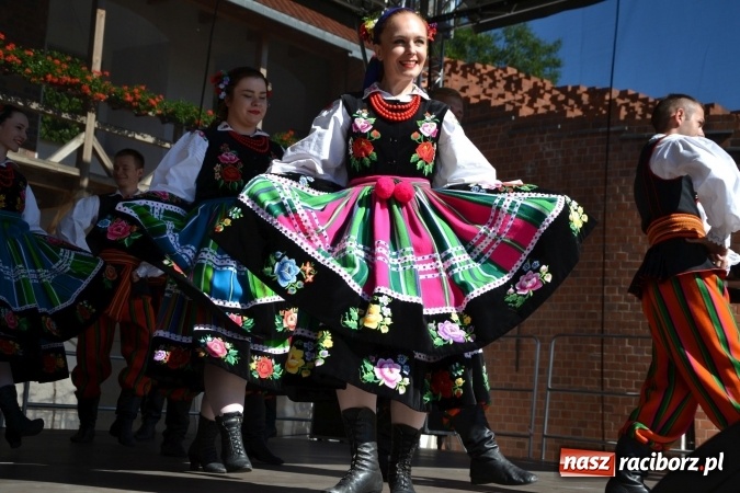Zdjęcie w galerii na portalu naszraciborz.pl: 16. edycja Międzynarodowych Spotkań Artystycznych Śląsk Kraina Wielu Kultur za nami. Video przemarszu z lotu ptaka wiadomości z regionu