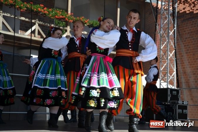 Zdjęcie w galerii na portalu naszraciborz.pl: 16. edycja Międzynarodowych Spotkań Artystycznych Śląsk Kraina Wielu Kultur za nami. Video przemarszu z lotu ptaka wiadomości z regionu