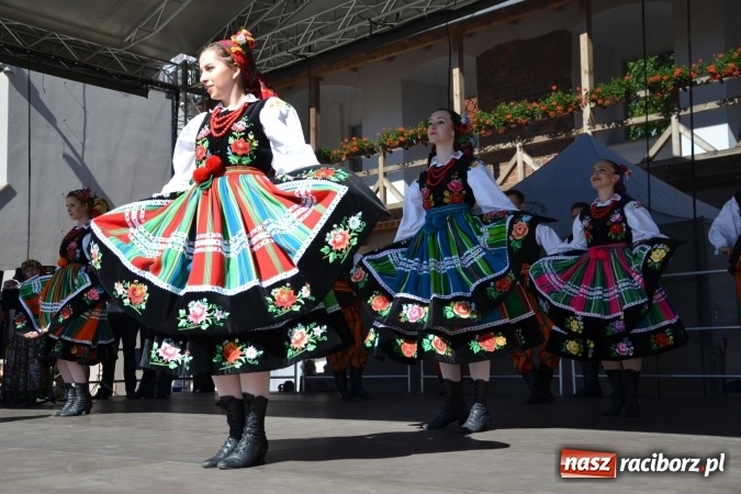 Zdjęcie w galerii na portalu naszraciborz.pl: 16. edycja Międzynarodowych Spotkań Artystycznych Śląsk Kraina Wielu Kultur za nami. Video przemarszu z lotu ptaka wiadomości z regionu