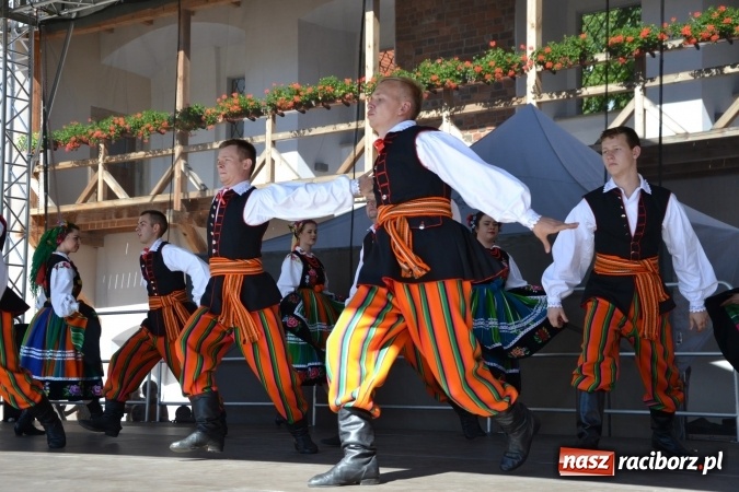 Zdjęcie w galerii na portalu naszraciborz.pl: 16. edycja Międzynarodowych Spotkań Artystycznych Śląsk Kraina Wielu Kultur za nami. Video przemarszu z lotu ptaka wiadomości z regionu