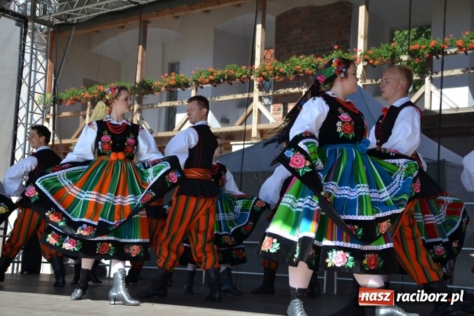 Zdjęcie w galerii na portalu naszraciborz.pl: 16. edycja Międzynarodowych Spotkań Artystycznych Śląsk Kraina Wielu Kultur za nami. Video przemarszu z lotu ptaka wiadomości z regionu