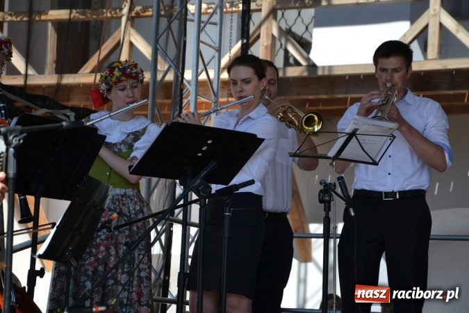 Zdjęcie w galerii na portalu naszraciborz.pl: 16. edycja Międzynarodowych Spotkań Artystycznych Śląsk Kraina Wielu Kultur za nami. Video przemarszu z lotu ptaka wiadomości z regionu