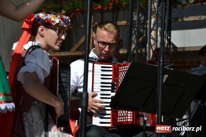 Zdjęcie w galerii na portalu naszraciborz.pl: 16. edycja Międzynarodowych Spotkań Artystycznych Śląsk Kraina Wielu Kultur za nami. Video przemarszu z lotu ptaka wiadomości z regionu