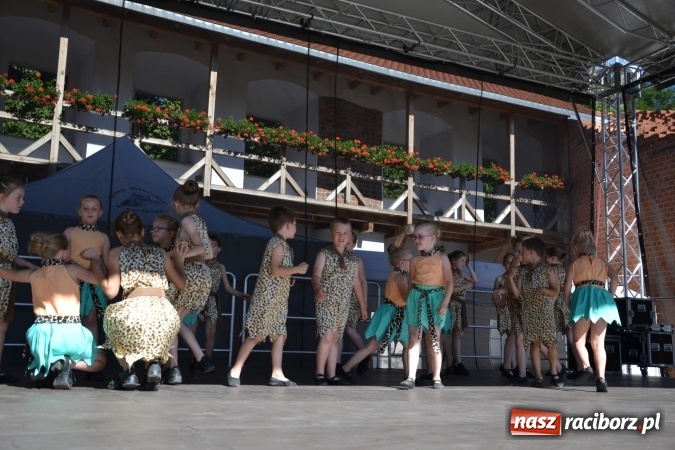 Zdjęcie w galerii na portalu naszraciborz.pl: 16. edycja Międzynarodowych Spotkań Artystycznych Śląsk Kraina Wielu Kultur za nami. Video przemarszu z lotu ptaka wiadomości z regionu
