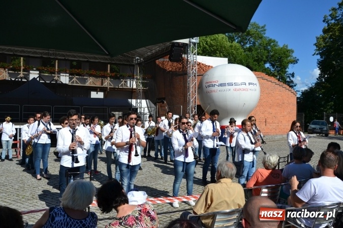 Zdjęcie w galerii na portalu naszraciborz.pl: 16. edycja Międzynarodowych Spotkań Artystycznych Śląsk Kraina Wielu Kultur za nami. Video przemarszu z lotu ptaka wiadomości z regionu