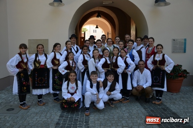 Zdjęcie w galerii na portalu naszraciborz.pl: 16. edycja Międzynarodowych Spotkań Artystycznych Śląsk Kraina Wielu Kultur za nami. Video przemarszu z lotu ptaka wiadomości z regionu