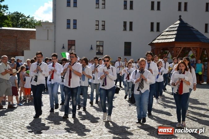 Zdjęcie w galerii na portalu naszraciborz.pl: 16. edycja Międzynarodowych Spotkań Artystycznych Śląsk Kraina Wielu Kultur za nami. Video przemarszu z lotu ptaka wiadomości z regionu