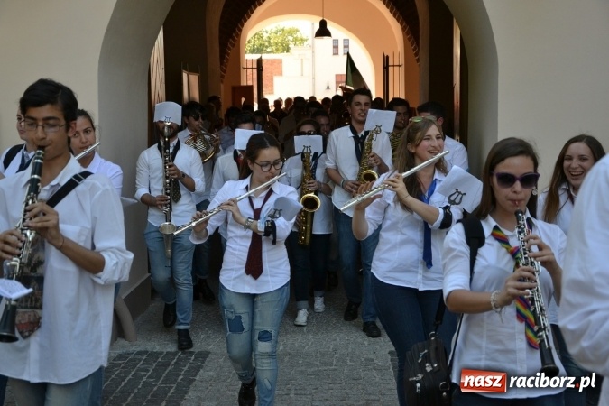 Zdjęcie w galerii na portalu naszraciborz.pl: 16. edycja Międzynarodowych Spotkań Artystycznych Śląsk Kraina Wielu Kultur za nami. Video przemarszu z lotu ptaka wiadomości z regionu