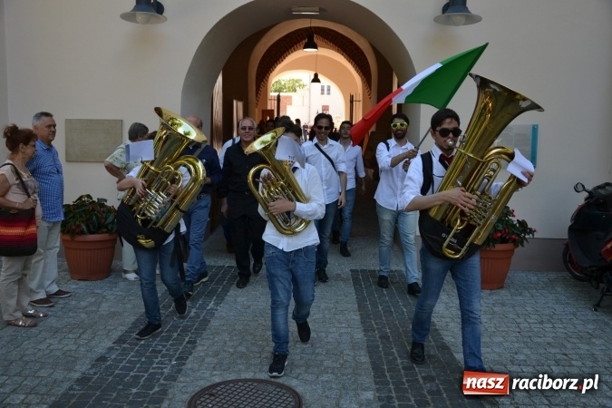 Zdjęcie w galerii na portalu naszraciborz.pl: 16. edycja Międzynarodowych Spotkań Artystycznych Śląsk Kraina Wielu Kultur za nami. Video przemarszu z lotu ptaka wiadomości z regionu