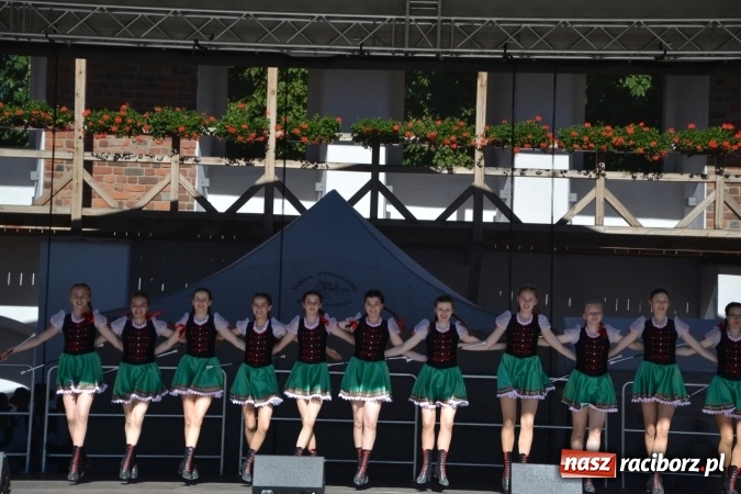 Zdjęcie w galerii na portalu naszraciborz.pl: 16. edycja Międzynarodowych Spotkań Artystycznych Śląsk Kraina Wielu Kultur za nami. Video przemarszu z lotu ptaka wiadomości z regionu