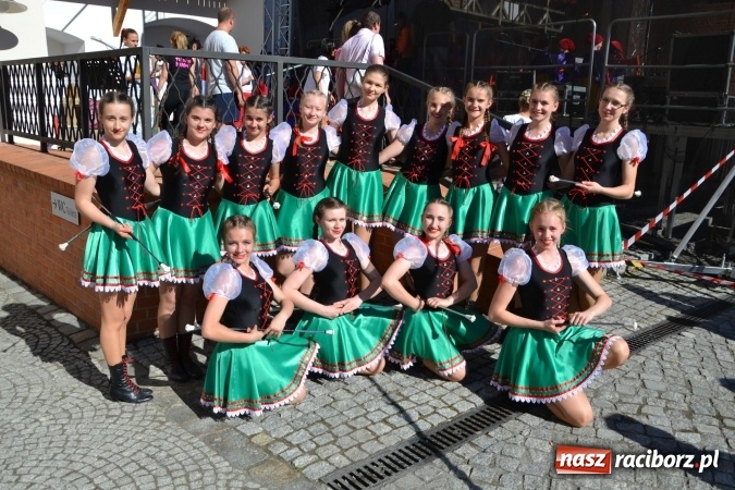 Zdjęcie w galerii na portalu naszraciborz.pl: 16. edycja Międzynarodowych Spotkań Artystycznych Śląsk Kraina Wielu Kultur za nami. Video przemarszu z lotu ptaka wiadomości z regionu