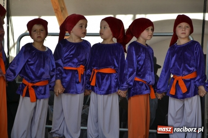 Zdjęcie w galerii na portalu naszraciborz.pl: 16. edycja Międzynarodowych Spotkań Artystycznych Śląsk Kraina Wielu Kultur za nami. Video przemarszu z lotu ptaka wiadomości z regionu