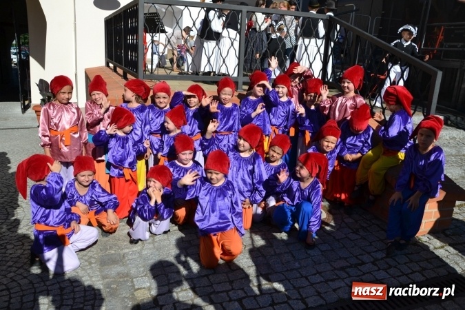 Zdjęcie w galerii na portalu naszraciborz.pl: 16. edycja Międzynarodowych Spotkań Artystycznych Śląsk Kraina Wielu Kultur za nami. Video przemarszu z lotu ptaka wiadomości z regionu