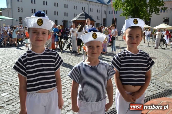 Zdjęcie w galerii na portalu naszraciborz.pl: 16. edycja Międzynarodowych Spotkań Artystycznych Śląsk Kraina Wielu Kultur za nami. Video przemarszu z lotu ptaka wiadomości z regionu