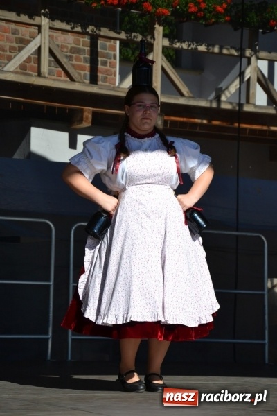 Zdjęcie w galerii na portalu naszraciborz.pl: 16. edycja Międzynarodowych Spotkań Artystycznych Śląsk Kraina Wielu Kultur za nami. Video przemarszu z lotu ptaka wiadomości z regionu