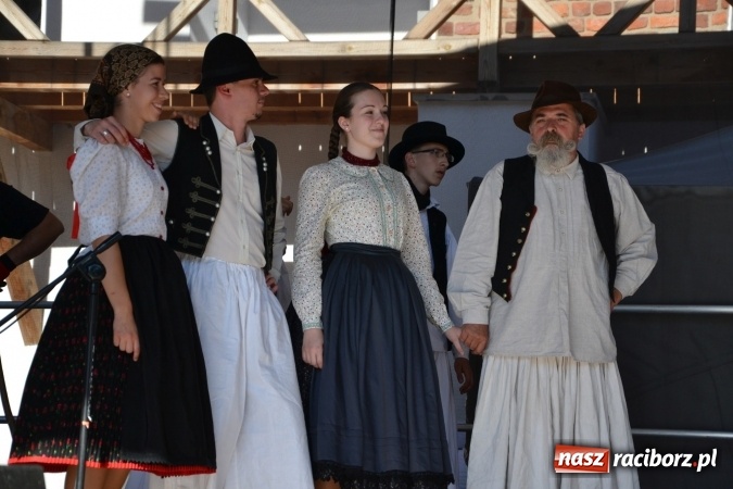 Zdjęcie w galerii na portalu naszraciborz.pl: 16. edycja Międzynarodowych Spotkań Artystycznych Śląsk Kraina Wielu Kultur za nami. Video przemarszu z lotu ptaka wiadomości z regionu