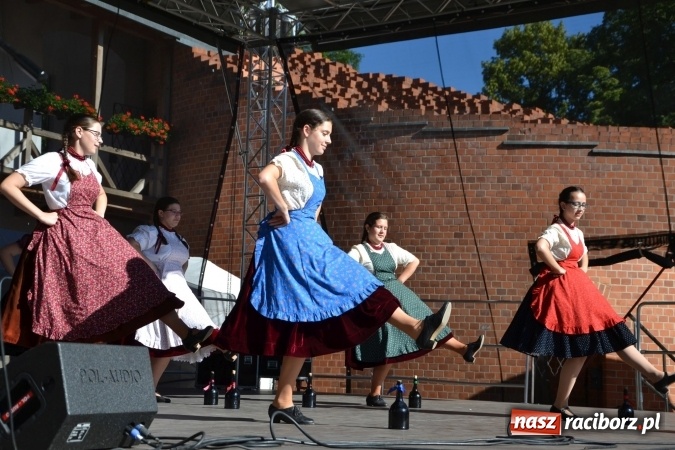 Zdjęcie w galerii na portalu naszraciborz.pl: 16. edycja Międzynarodowych Spotkań Artystycznych Śląsk Kraina Wielu Kultur za nami. Video przemarszu z lotu ptaka wiadomości z regionu