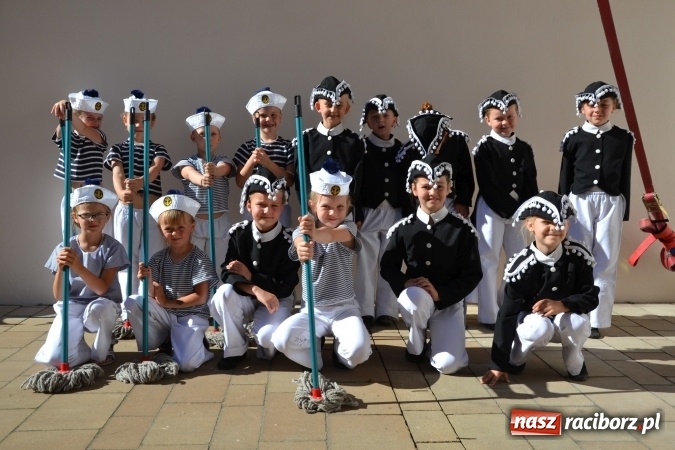 Zdjęcie w galerii na portalu naszraciborz.pl: 16. edycja Międzynarodowych Spotkań Artystycznych Śląsk Kraina Wielu Kultur za nami. Video przemarszu z lotu ptaka wiadomości z regionu