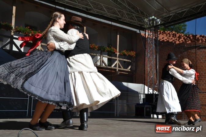 Zdjęcie w galerii na portalu naszraciborz.pl: 16. edycja Międzynarodowych Spotkań Artystycznych Śląsk Kraina Wielu Kultur za nami. Video przemarszu z lotu ptaka wiadomości z regionu