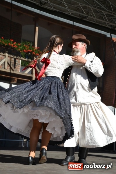 Zdjęcie w galerii na portalu naszraciborz.pl: 16. edycja Międzynarodowych Spotkań Artystycznych Śląsk Kraina Wielu Kultur za nami. Video przemarszu z lotu ptaka wiadomości z regionu