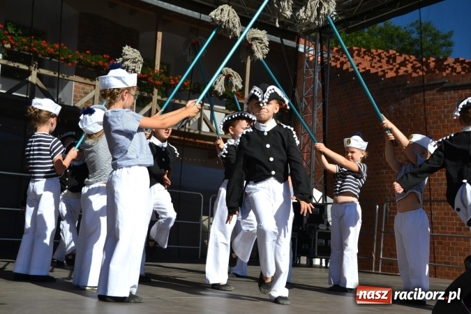 Zdjęcie w galerii na portalu naszraciborz.pl: 16. edycja Międzynarodowych Spotkań Artystycznych Śląsk Kraina Wielu Kultur za nami. Video przemarszu z lotu ptaka wiadomości z regionu