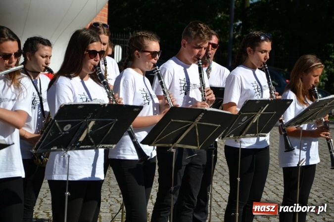 Zdjęcie w galerii na portalu naszraciborz.pl: 16. edycja Międzynarodowych Spotkań Artystycznych Śląsk Kraina Wielu Kultur za nami. Video przemarszu z lotu ptaka wiadomości z regionu