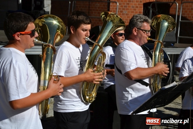 Zdjęcie w galerii na portalu naszraciborz.pl: 16. edycja Międzynarodowych Spotkań Artystycznych Śląsk Kraina Wielu Kultur za nami. Video przemarszu z lotu ptaka wiadomości z regionu