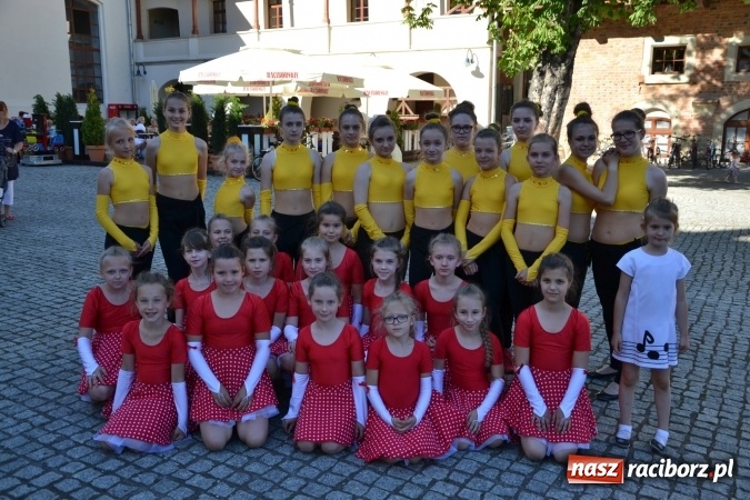 Zdjęcie w galerii na portalu naszraciborz.pl: 16. edycja Międzynarodowych Spotkań Artystycznych Śląsk Kraina Wielu Kultur za nami. Video przemarszu z lotu ptaka wiadomości z regionu