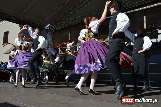 Zdjęcie w galerii na portalu naszraciborz.pl: 16. edycja Międzynarodowych Spotkań Artystycznych Śląsk Kraina Wielu Kultur za nami. Video przemarszu z lotu ptaka wiadomości z regionu
