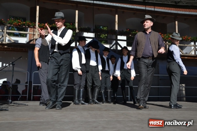 Zdjęcie w galerii na portalu naszraciborz.pl: 16. edycja Międzynarodowych Spotkań Artystycznych Śląsk Kraina Wielu Kultur za nami. Video przemarszu z lotu ptaka wiadomości z regionu