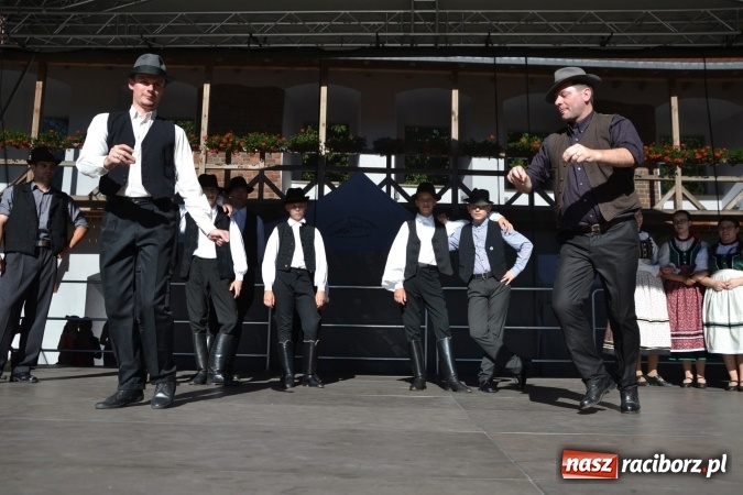 Zdjęcie w galerii na portalu naszraciborz.pl: 16. edycja Międzynarodowych Spotkań Artystycznych Śląsk Kraina Wielu Kultur za nami. Video przemarszu z lotu ptaka wiadomości z regionu