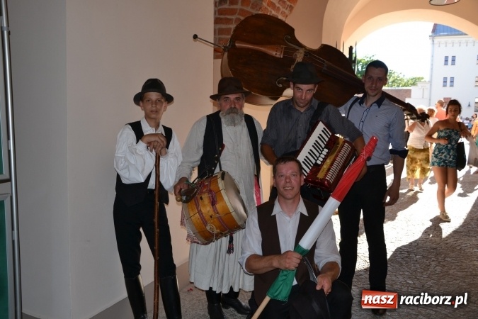 Zdjęcie w galerii na portalu naszraciborz.pl: 16. edycja Międzynarodowych Spotkań Artystycznych Śląsk Kraina Wielu Kultur za nami. Video przemarszu z lotu ptaka wiadomości z regionu