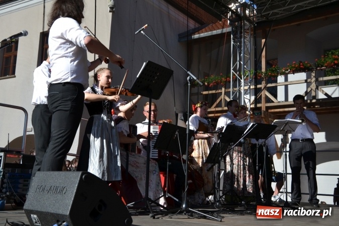 Zdjęcie w galerii na portalu naszraciborz.pl: 16. edycja Międzynarodowych Spotkań Artystycznych Śląsk Kraina Wielu Kultur za nami. Video przemarszu z lotu ptaka wiadomości z regionu