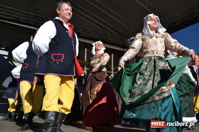 Zdjęcie w galerii na portalu naszraciborz.pl: 16. edycja Międzynarodowych Spotkań Artystycznych Śląsk Kraina Wielu Kultur za nami. Video przemarszu z lotu ptaka wiadomości z regionu