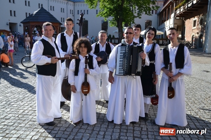 Zdjęcie w galerii na portalu naszraciborz.pl: 16. edycja Międzynarodowych Spotkań Artystycznych Śląsk Kraina Wielu Kultur za nami. Video przemarszu z lotu ptaka wiadomości z regionu