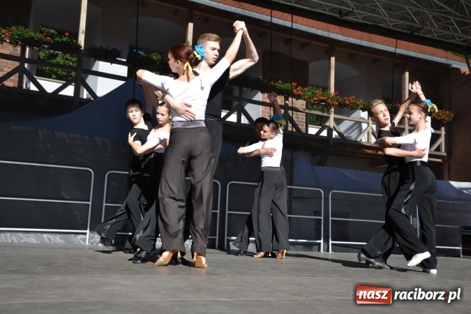 Zdjęcie w galerii na portalu naszraciborz.pl: 16. edycja Międzynarodowych Spotkań Artystycznych Śląsk Kraina Wielu Kultur za nami. Video przemarszu z lotu ptaka wiadomości z regionu