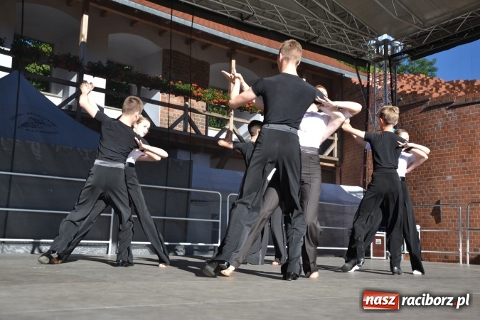 Zdjęcie w galerii na portalu naszraciborz.pl: 16. edycja Międzynarodowych Spotkań Artystycznych Śląsk Kraina Wielu Kultur za nami. Video przemarszu z lotu ptaka wiadomości z regionu
