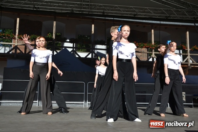 Zdjęcie w galerii na portalu naszraciborz.pl: 16. edycja Międzynarodowych Spotkań Artystycznych Śląsk Kraina Wielu Kultur za nami. Video przemarszu z lotu ptaka wiadomości z regionu