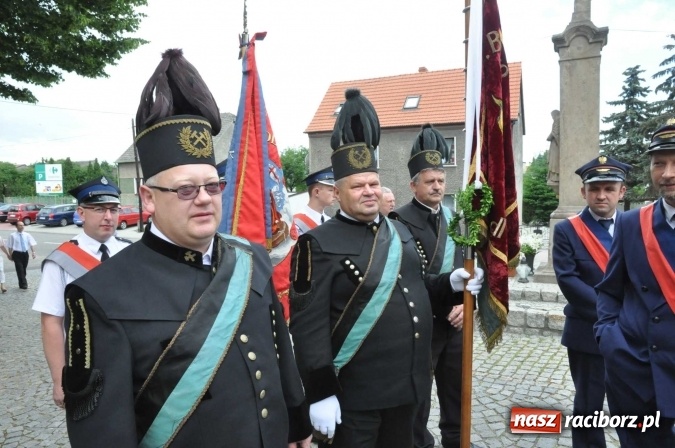 Zdjęcie w galerii na portalu naszraciborz.pl: 25 lat kapłaństwa ks. Piotra Tkocza. Proboszcz w podstawowym składzie LKS Twork&oacute;w wiadomości z regionu