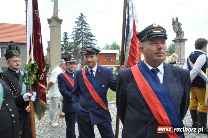 Zdjęcie w galerii na portalu naszraciborz.pl: 25 lat kapłaństwa ks. Piotra Tkocza. Proboszcz w podstawowym składzie LKS Twork&oacute;w wiadomości z regionu
