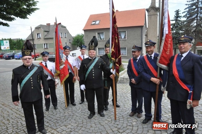 Zdjęcie w galerii na portalu naszraciborz.pl: 25 lat kapłaństwa ks. Piotra Tkocza. Proboszcz w podstawowym składzie LKS Twork&oacute;w wiadomości z regionu
