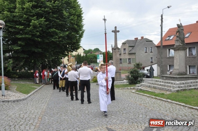 Zdjęcie w galerii na portalu naszraciborz.pl: 25 lat kapłaństwa ks. Piotra Tkocza. Proboszcz w podstawowym składzie LKS Twork&oacute;w wiadomości z regionu