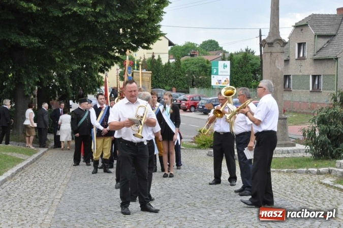 Zdjęcie w galerii na portalu naszraciborz.pl: 25 lat kapłaństwa ks. Piotra Tkocza. Proboszcz w podstawowym składzie LKS Twork&oacute;w wiadomości z regionu