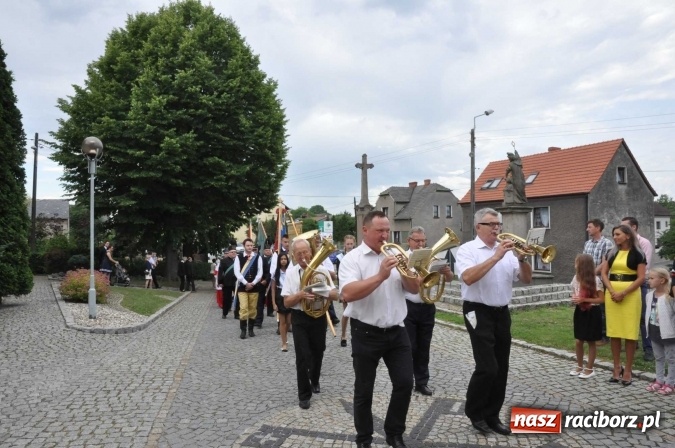 Zdjęcie w galerii na portalu naszraciborz.pl: 25 lat kapłaństwa ks. Piotra Tkocza. Proboszcz w podstawowym składzie LKS Twork&oacute;w wiadomości z regionu