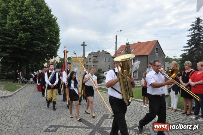 Zdjęcie w galerii na portalu naszraciborz.pl: 25 lat kapłaństwa ks. Piotra Tkocza. Proboszcz w podstawowym składzie LKS Twork&oacute;w wiadomości z regionu