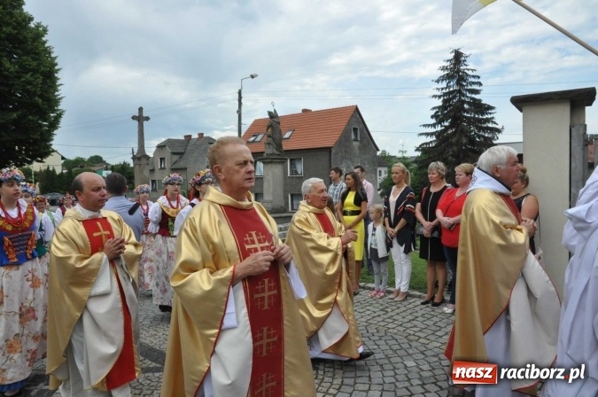 Zdjęcie w galerii na portalu naszraciborz.pl: 25 lat kapłaństwa ks. Piotra Tkocza. Proboszcz w podstawowym składzie LKS Twork&oacute;w wiadomości z regionu