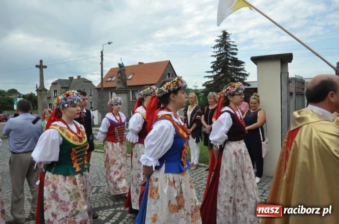 Zdjęcie w galerii na portalu naszraciborz.pl: 25 lat kapłaństwa ks. Piotra Tkocza. Proboszcz w podstawowym składzie LKS Twork&oacute;w wiadomości z regionu