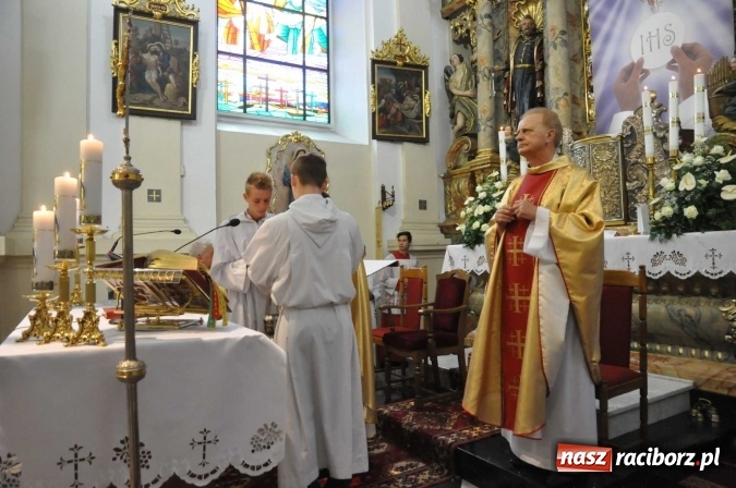 Zdjęcie w galerii na portalu naszraciborz.pl: 25 lat kapłaństwa ks. Piotra Tkocza. Proboszcz w podstawowym składzie LKS Twork&oacute;w wiadomości z regionu