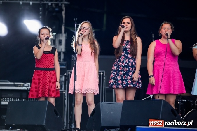 Zdjęcie w galerii na portalu naszraciborz.pl: Dni Raciborza 2016. Prezentacje zespoł&oacute;w RCK na placu Długosza wiadomości z regionu