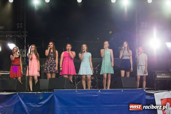 Zdjęcie w galerii na portalu naszraciborz.pl: Dni Raciborza 2016. Prezentacje zespoł&oacute;w RCK na placu Długosza wiadomości z regionu
